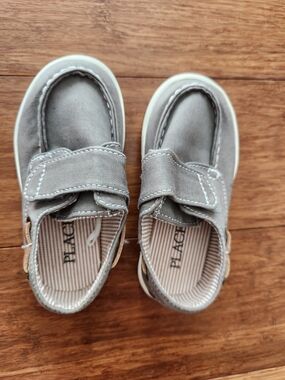 Children's Place Kids Gray Slip-On Shoes with Hook-and-Loop Strap Boys Size 6
